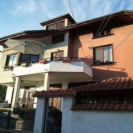 Guest House Ganovi Kalofer Bagian luar foto