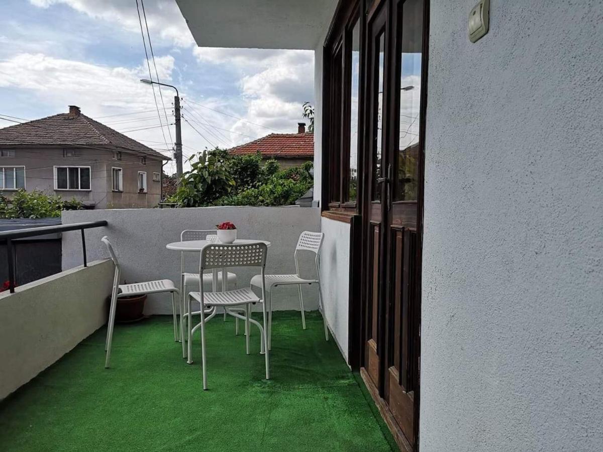 Guest House Ganovi Kalofer Bagian luar foto