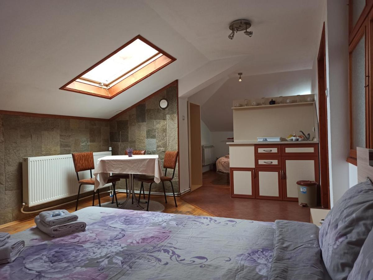 Guest House Ganovi Kalofer Bagian luar foto