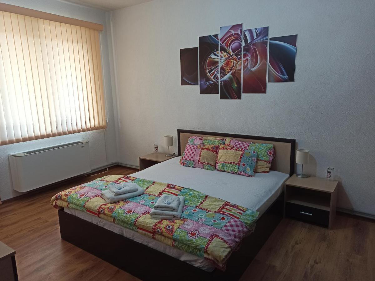 Guest House Ganovi Kalofer Ruang foto
