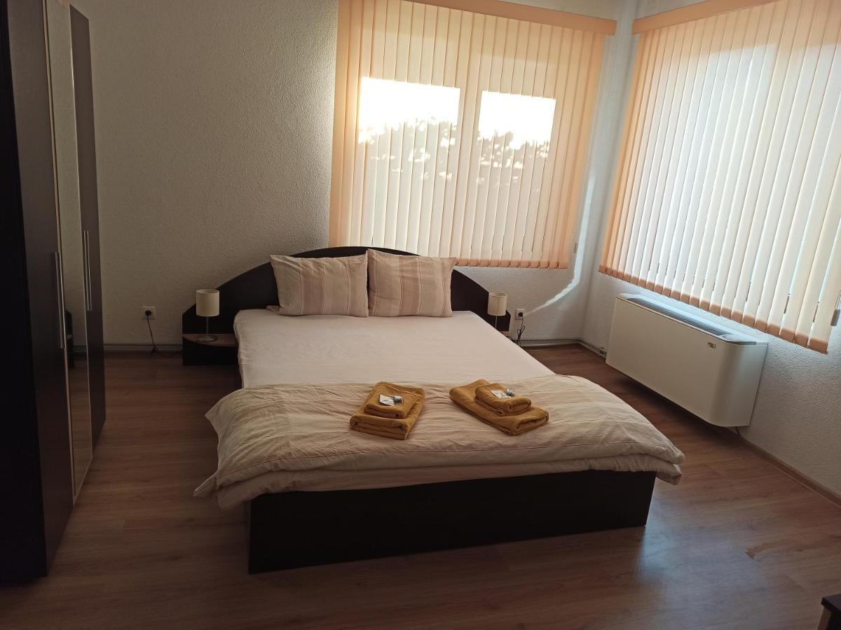 Guest House Ganovi Kalofer Ruang foto